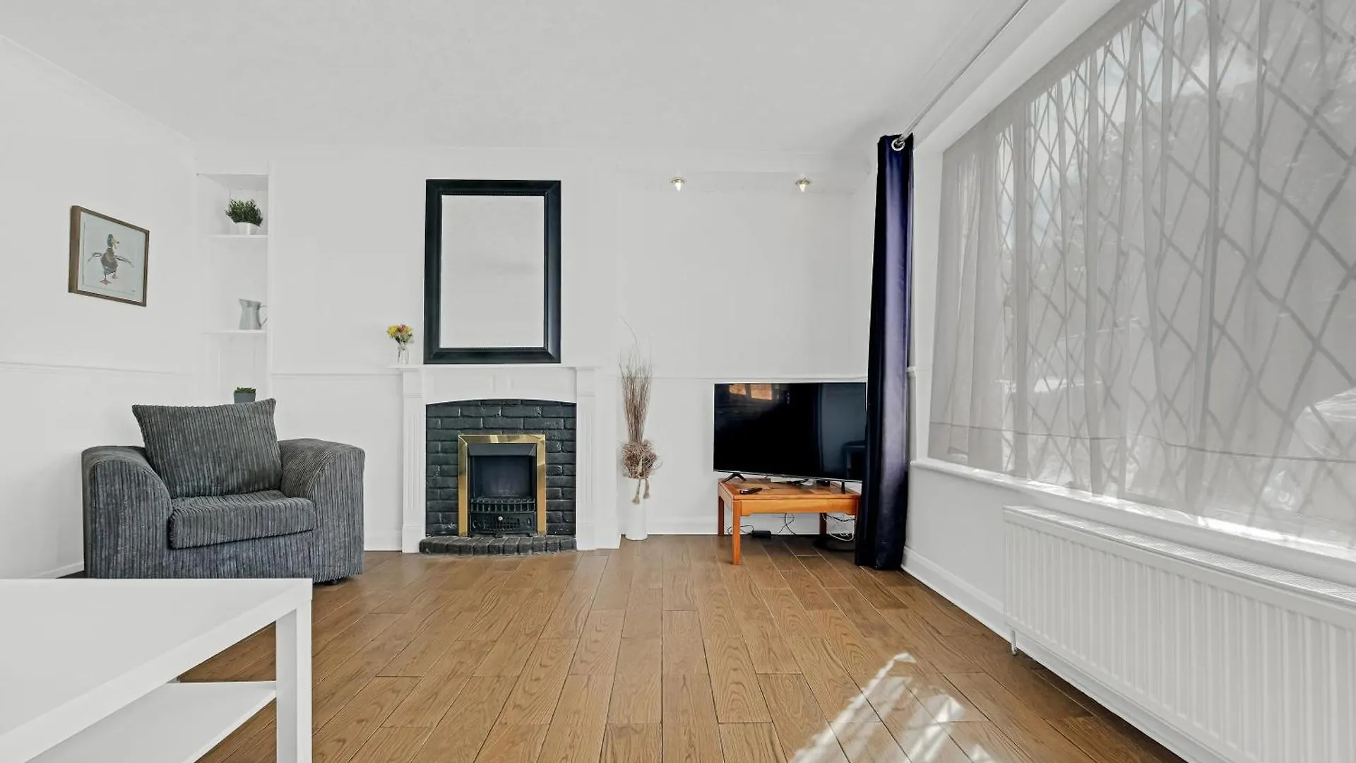 Elegant 5 Bedroom And 3 Bathroom Home In St Annes Stanwell