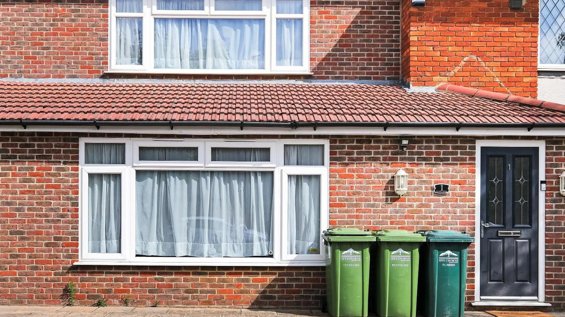 Elegant 5 Bedroom And 3 Bathroom Home In St Annes Stanwell 0*,