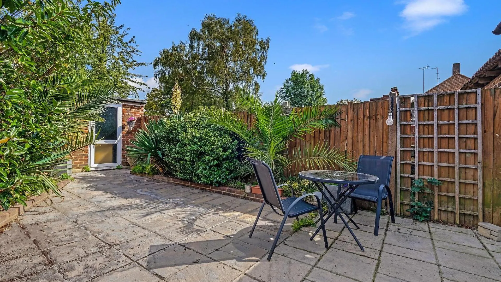 Elegant 5 Bedroom And 3 Bathroom Home In St Annes Stanwell Holiday home