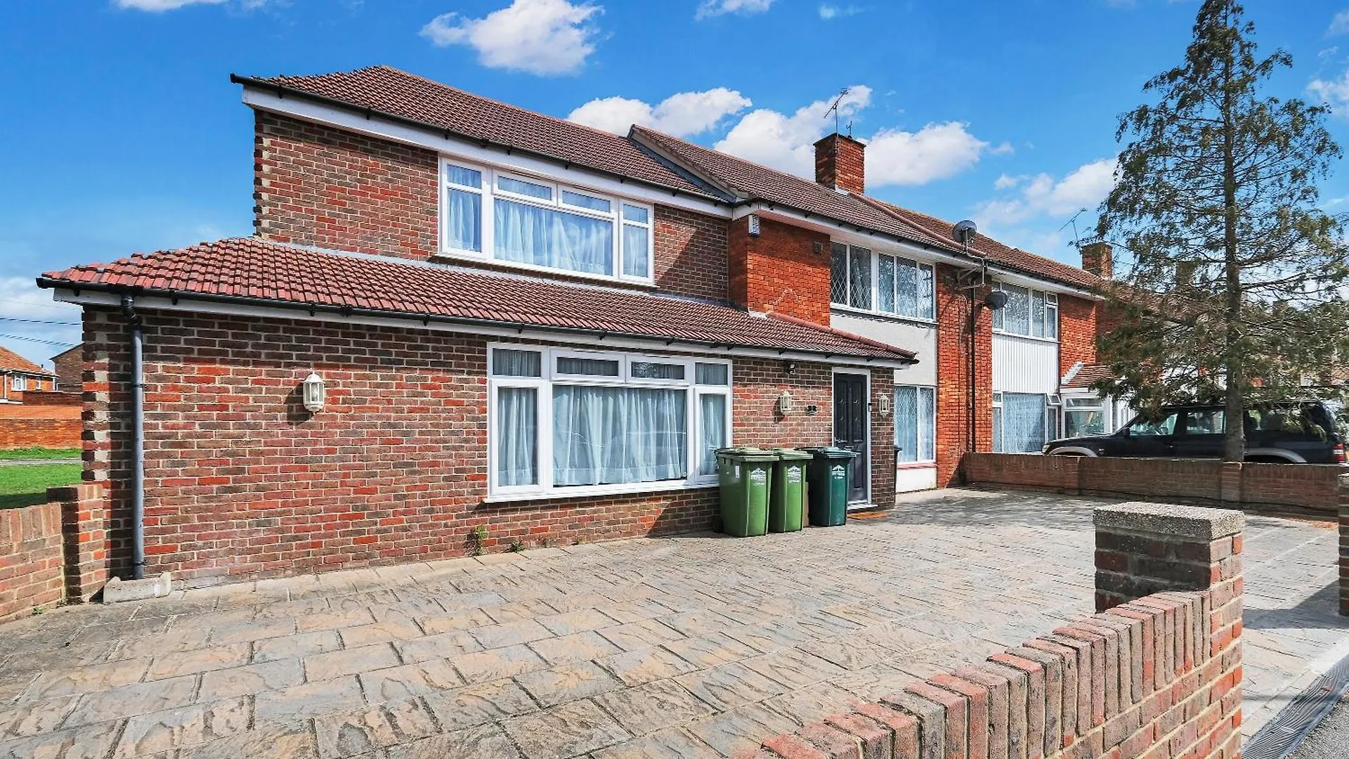 Elegant 5 Bedroom And 3 Bathroom Home In St Annes Stanwell