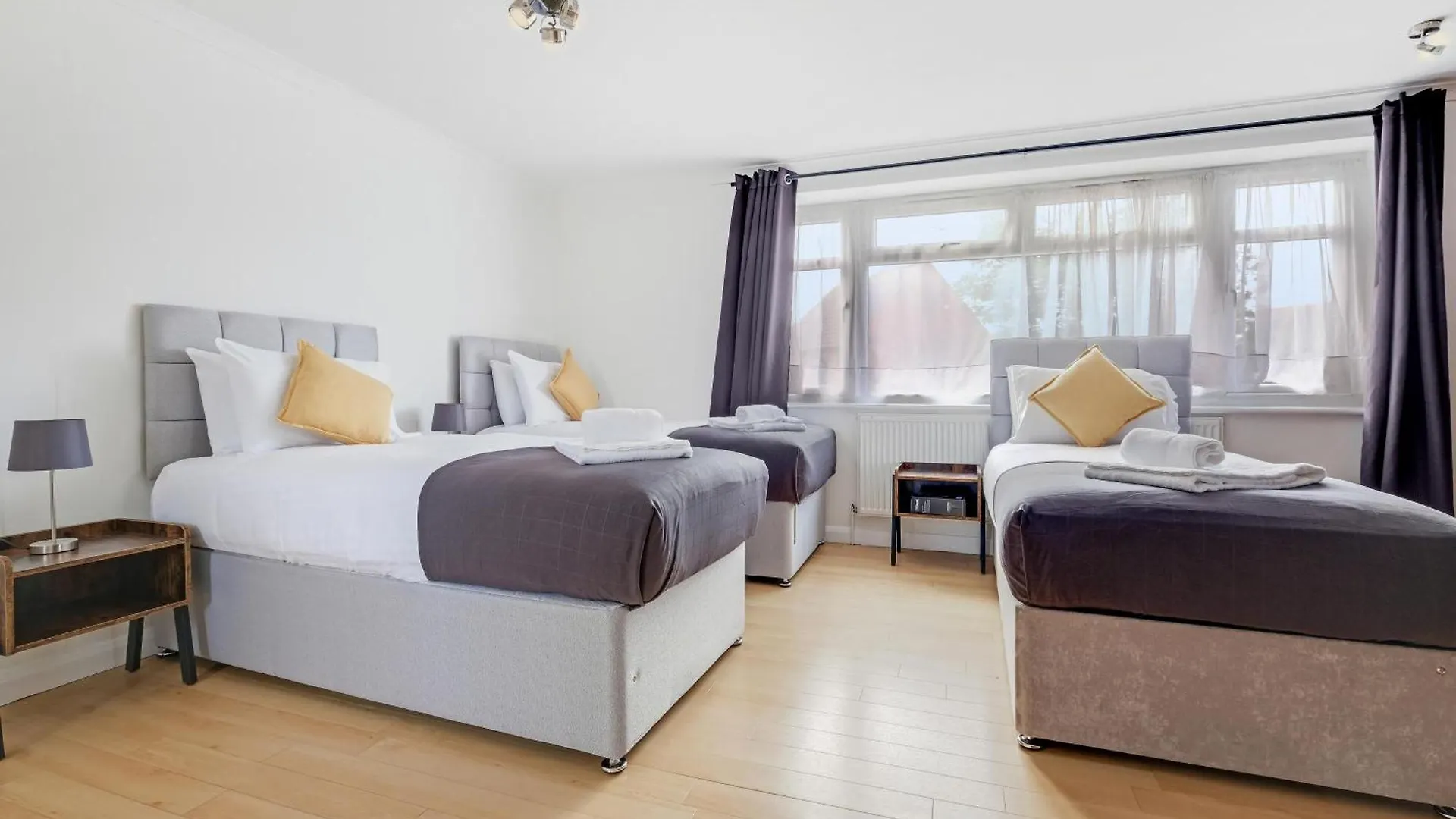 Elegant 5 Bedroom And 3 Bathroom Home In St Annes Stanwell United Kingdom