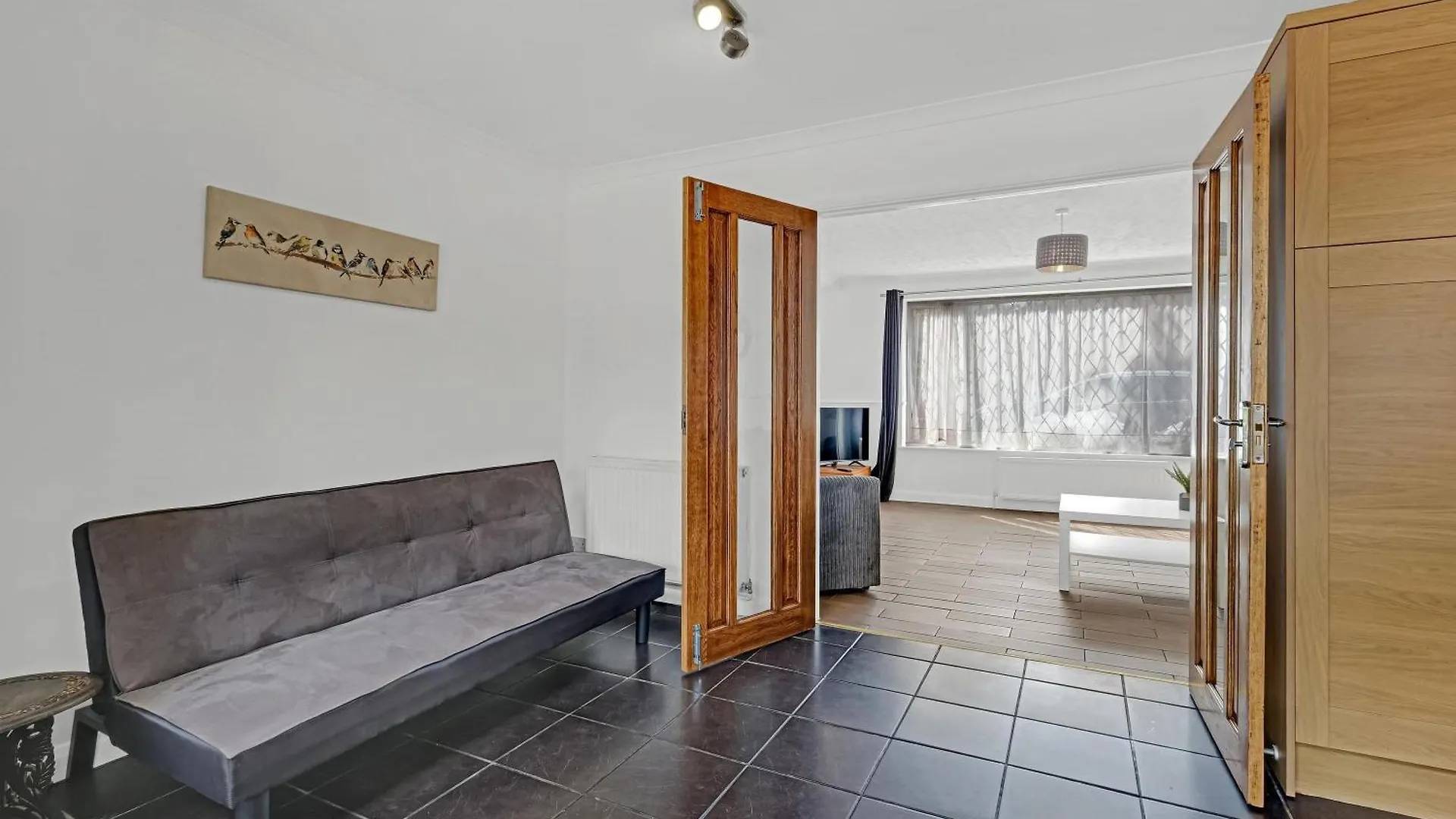Holiday home Elegant 5 Bedroom And 3 Bathroom Home In St Annes Stanwell
