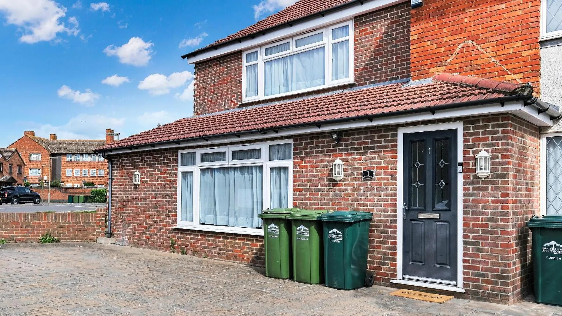Elegant 5 Bedroom And 3 Bathroom Home In St Annes Stanwell